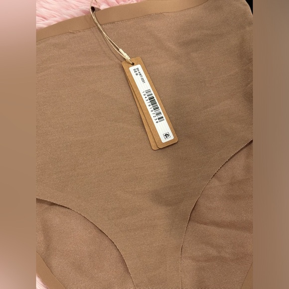 NWT SKIMS POWER MESH HIGH WAISTED THONG - Picture 7 of 12